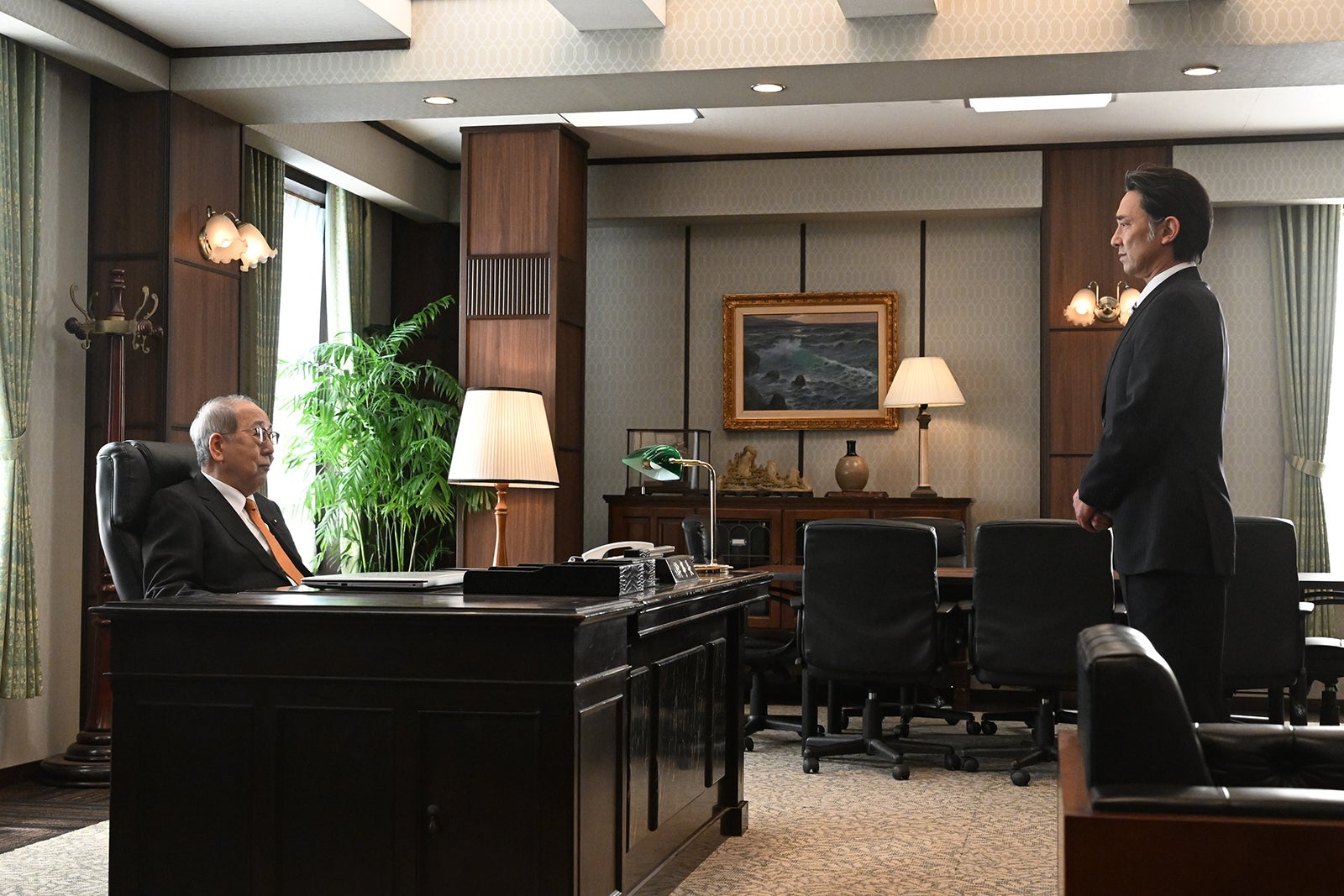 （左）岸部一徳 「罠の戦争」第9話より（C）カンテレ