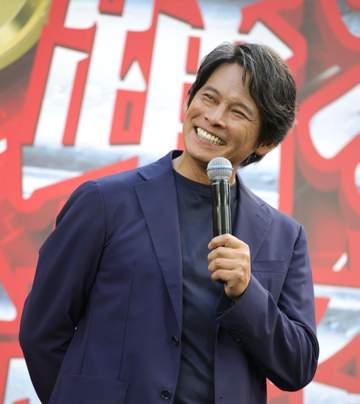 「踊る」初登場は「役名なし」だった！ 最新作に23年ぶり出演のトップ俳優 大出世の捜査一課長役「当時は名前のない捜査員役」とめざましも紹介