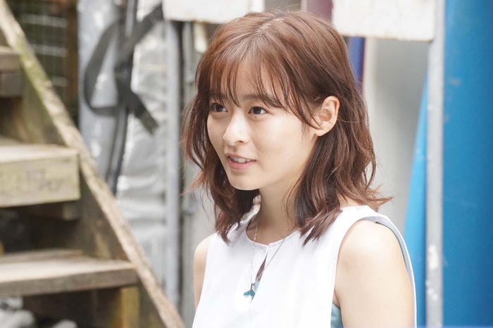 森七菜「真夏のシンデレラ」第2話より(C)フジテレビ