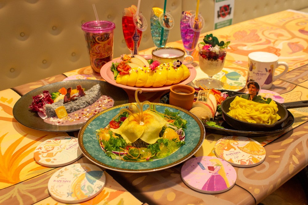美しい髪や“灯あかり”の名シーンがフードに！「塔の上のラプンツェル」スペシャルカフェ開幕