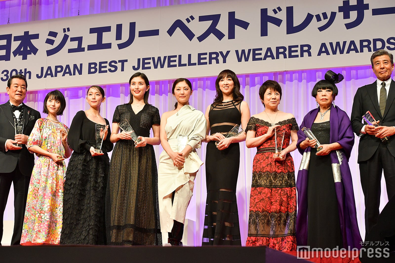 加山雄三、浜辺美波、吉岡里帆、橋本マナミ、常盤貴子、紫吹淳、森昌子、舘ひろし（C）モデルプレス