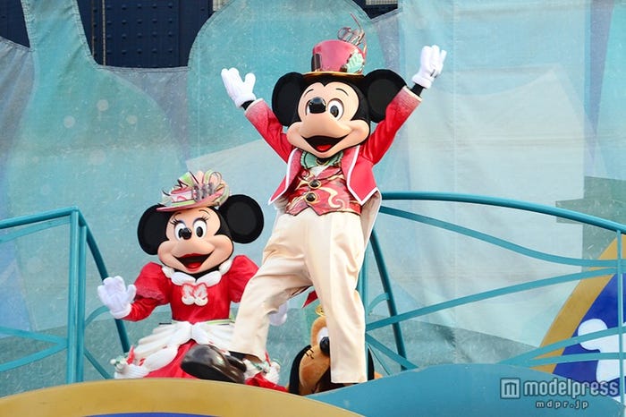 「テーブル・イズ・ウェイティング-クリスマスキュイジーヌ」ミッキーとミニー