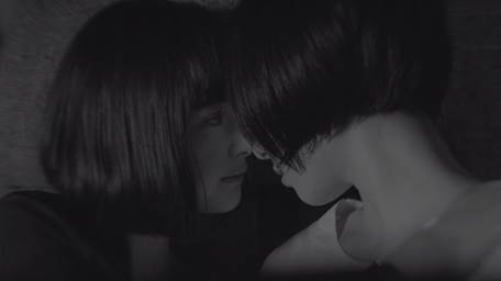 RADWIMPS「光」MV、冒頭1分に息を呑む 唇が触れそうで、触れない…玉城ティナ×千史が魅せる“感情の解放”