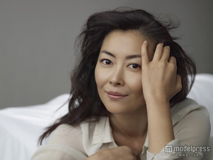 離婚協議中の中山美穂がシングルマザーに「大変な役が来てしまった」