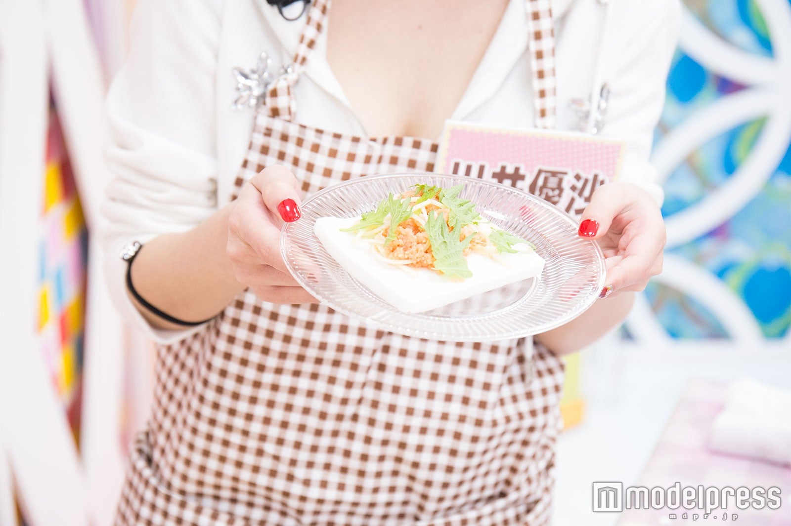 挟んで完成！（C）モデルプレス