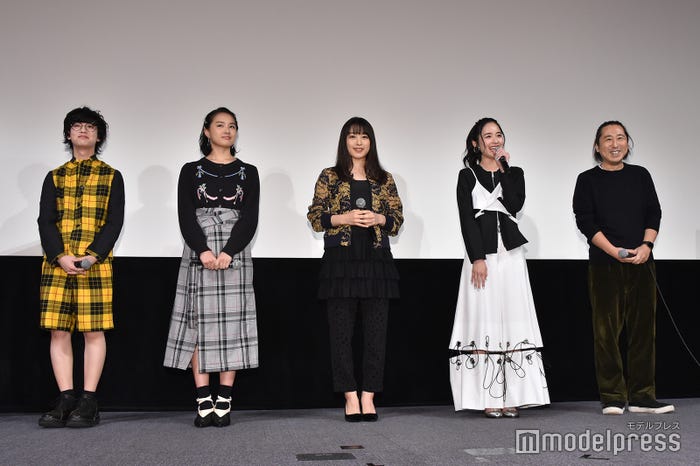 (左から)ゆうたろう、箭内夢菜、桜井日奈子、堀田真由、小林啓一監督 (C)モデルプレス
