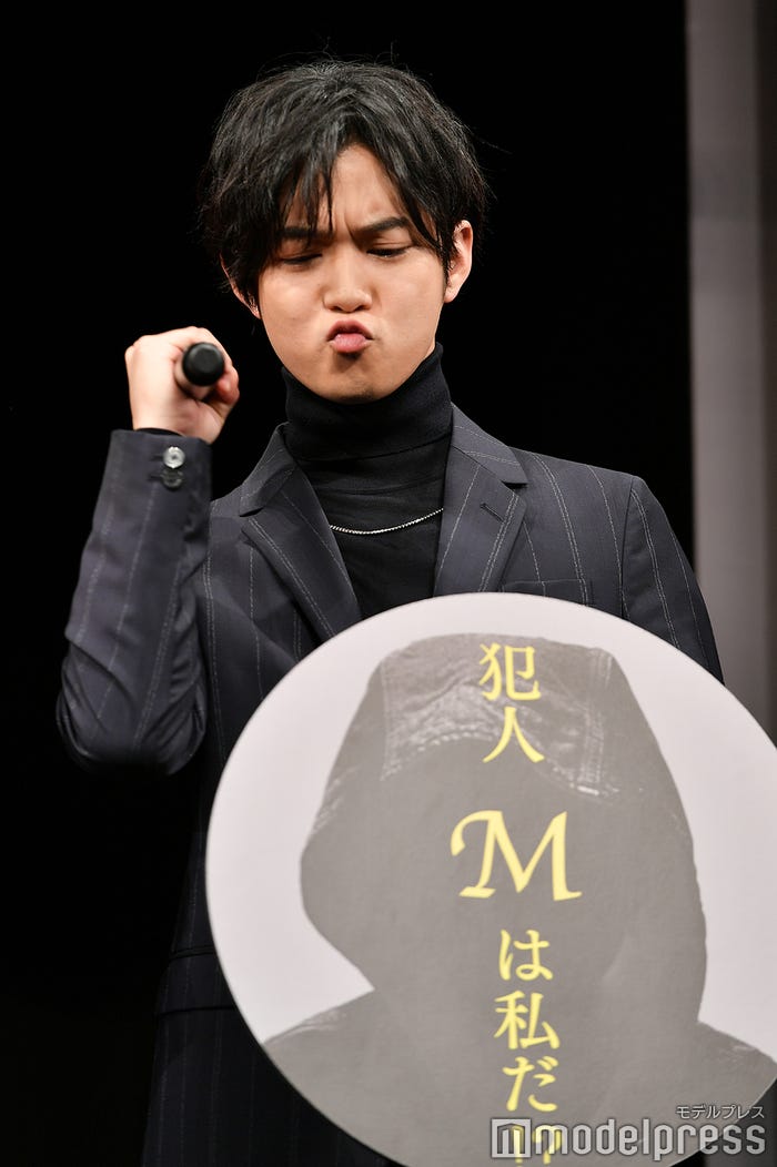 喜ぶ千葉雄大(C)モデルプレス