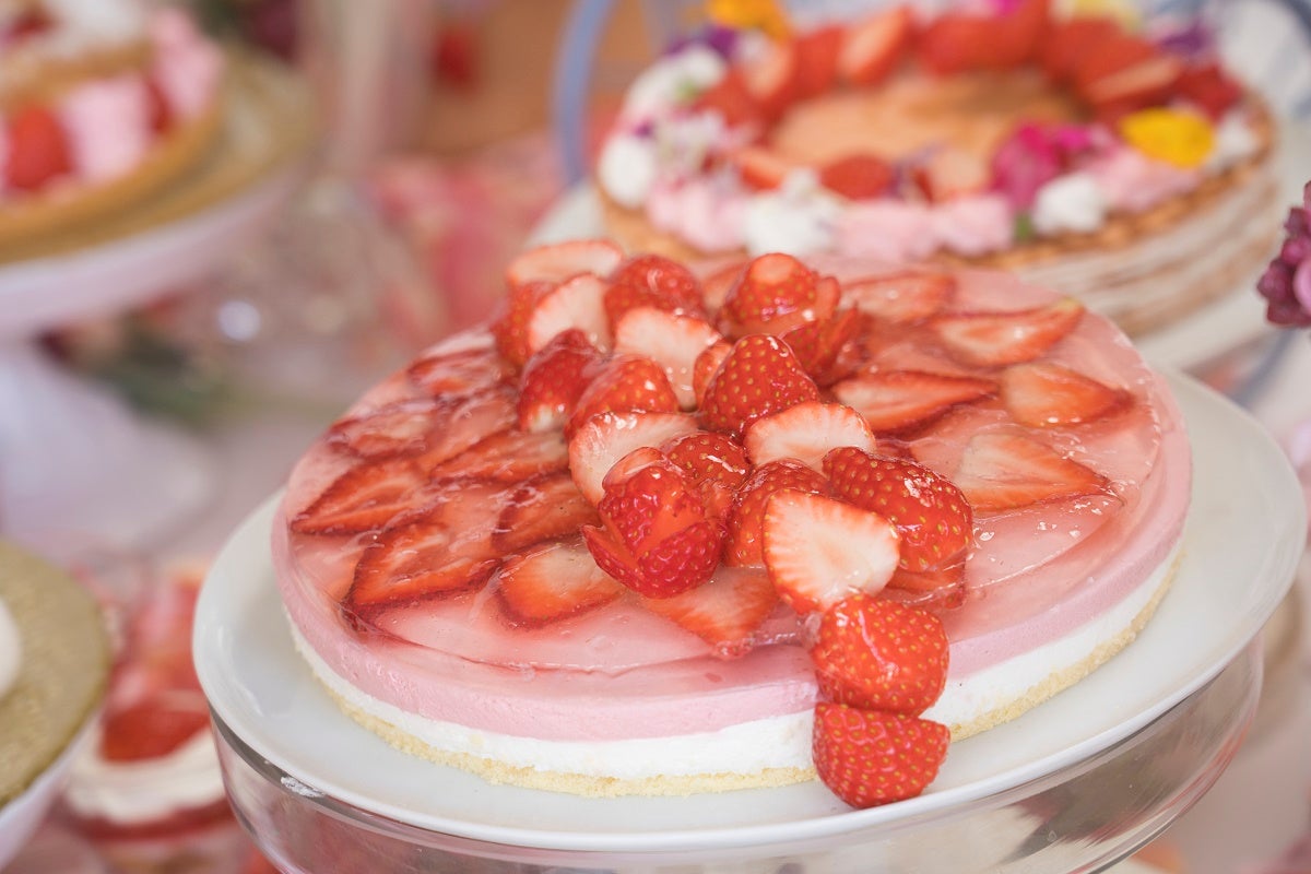 ストロベリー・シークレットガーデン スイーツビュッフェ／画像提供：ヒルトン福岡シーホーク