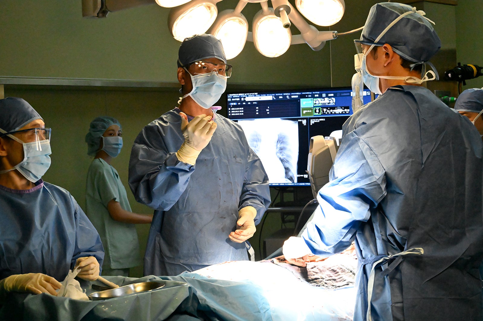 椎名桔平「祈りのカルテ 研修医の謎解き診察記録」第2話より（C）日本テレビ