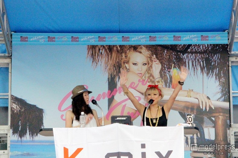「K‐mix RADIOKIDZ スペシャルトークショー」公開収録にサプライズゲストとして登場した倖田來未