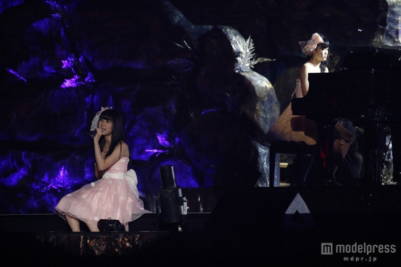 「夜風の仕業」（C）AKS