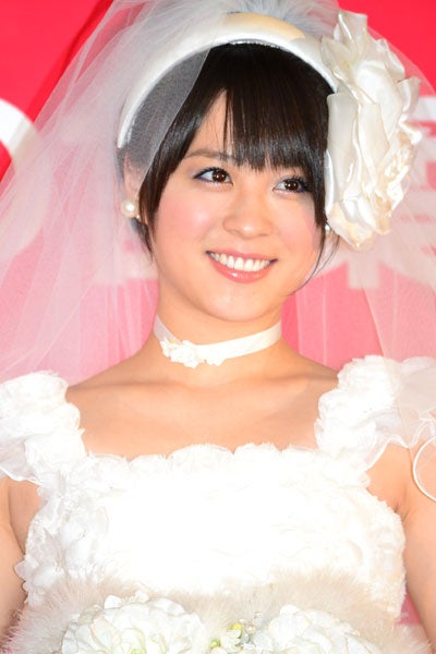 北乃きい、プロポーズされた経験アリ！？ 純白ドレスで美しい鎖骨を披露