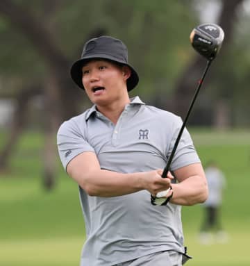 阪神 森下翔太の肉体がすごっ！球団ポロシャツでゴルフコンペ参加 張り裂けそうな上腕二頭筋 胸板も分厚すぎる