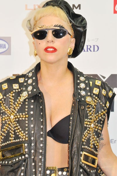 レディー・ガガ、スタイルキープの秘訣を語る　セクシー衣装でSMAPと熱唱　