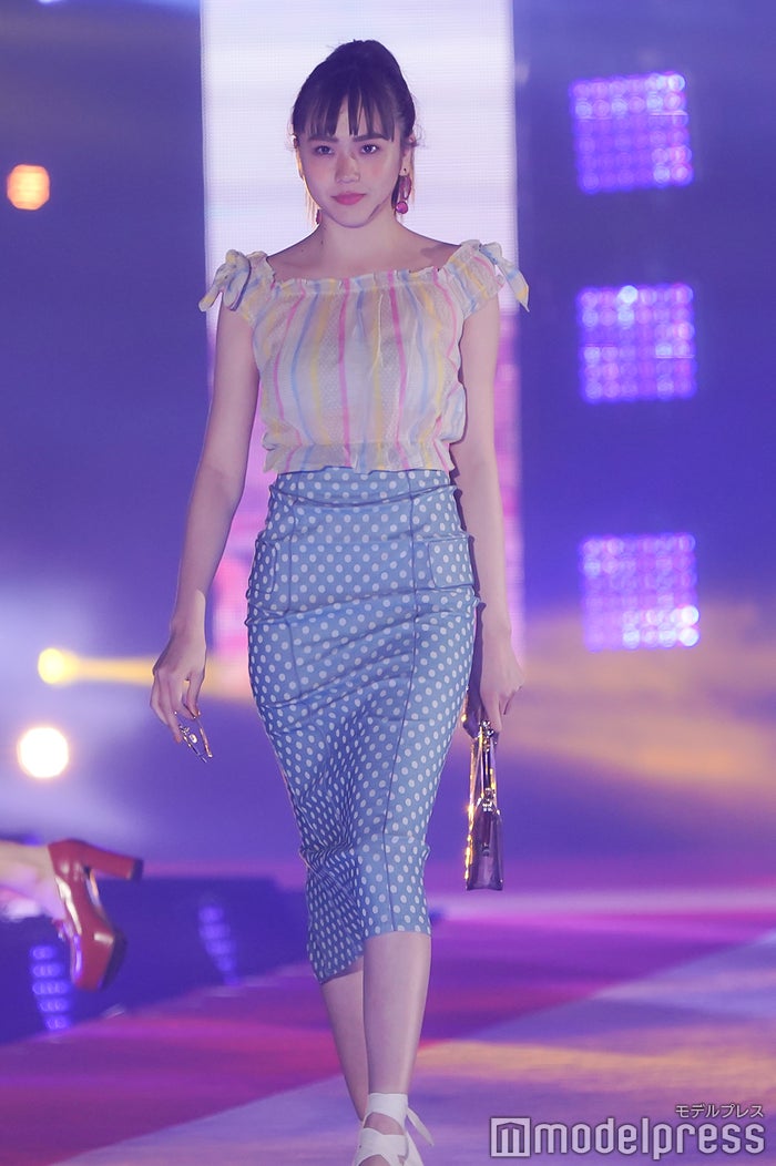 松井愛莉 モテ系肌見せコーデでにっこり Girlsaward 18 S S モデルプレス 松井愛莉 モテ系肌見せコーデでにっこり Girlsaward 18 S S モデルプレス