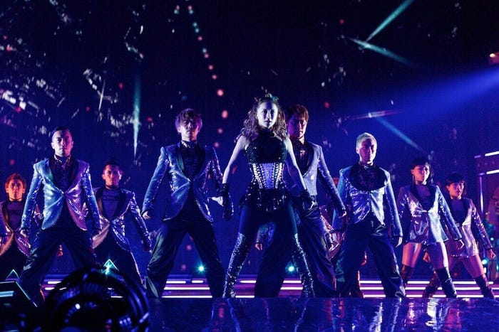 ayumi hamasaki COUNTDOWN LIVE 2016-2017 A 『Just the beginning -20-』より(画像提供:avex)