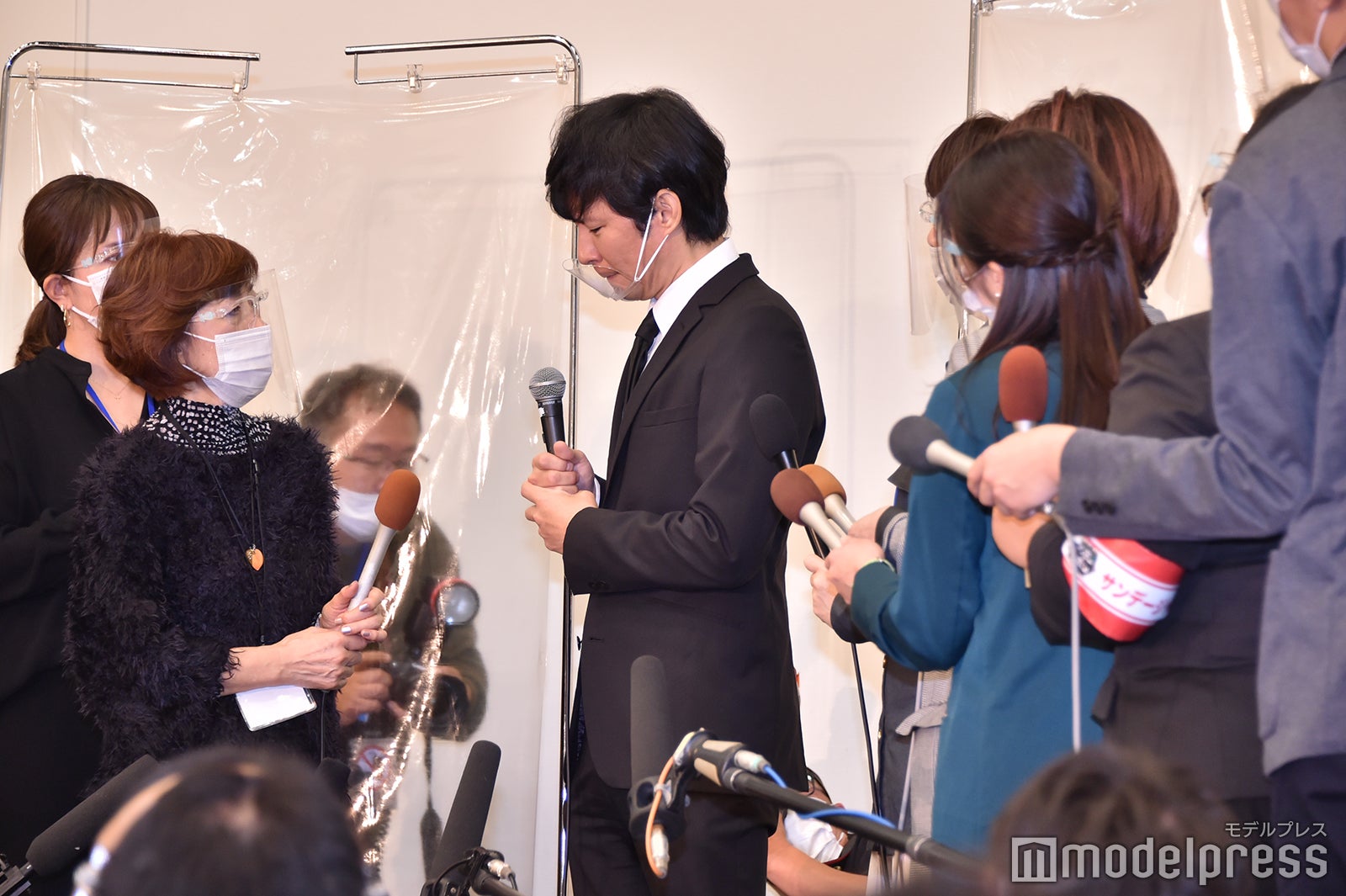 渡部建謝罪会見 （C）モデルプレス