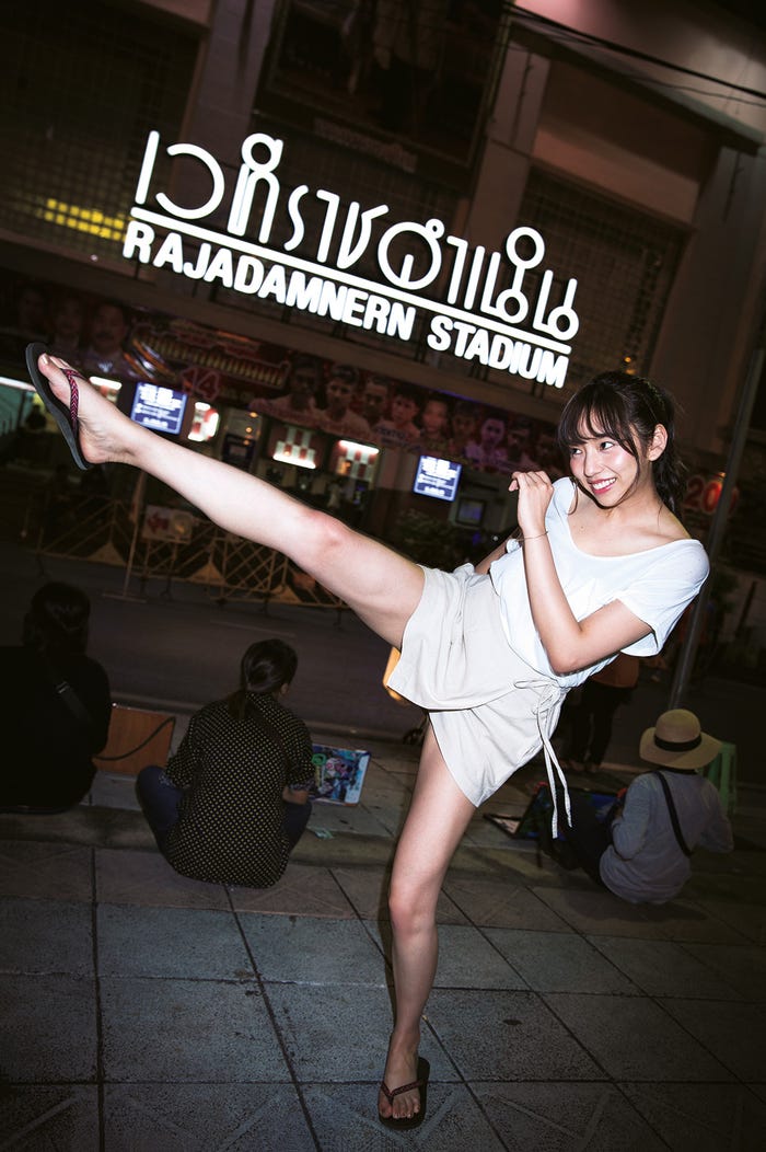 乃木坂46新内眞衣1st写真集「どこにいるの?」(撮影:佐藤佑一/光文社)提供写真