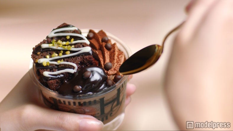 ミニストップの新CMハピリッチスイーツ「ハッピースプーン篇」