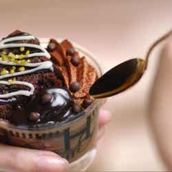 ミニストップの新CMハピリッチスイーツ「ハッピースプーン篇」