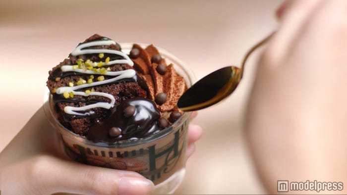 ミニストップの新CMハピリッチスイーツ「ハッピースプーン篇」