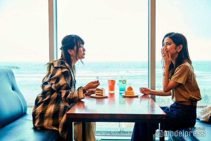 カフェ内は広々として、ゆったり過ごせます。(C)モデルプレス