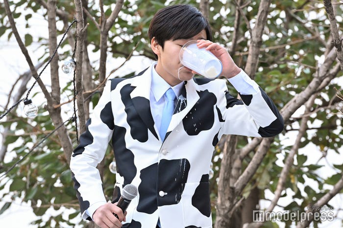 牛乳を豪快に一気飲みした寺田心(C)モデルプレス