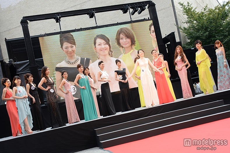 『第6回 国民的美魔女コンテスト』の最終選考会の様子