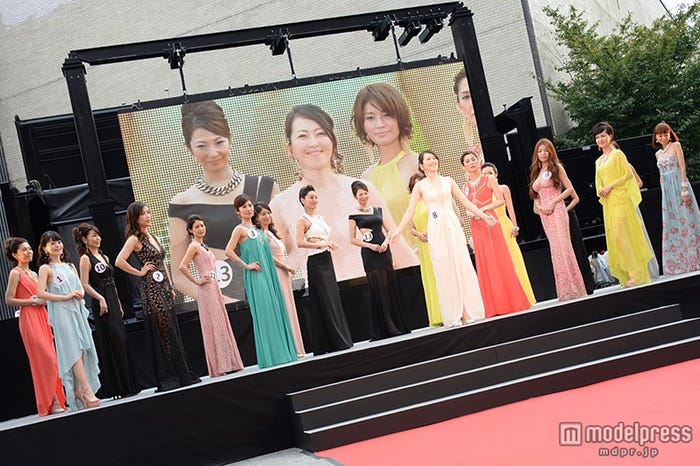 『第6回 国民的美魔女コンテスト』の最終選考会の様子