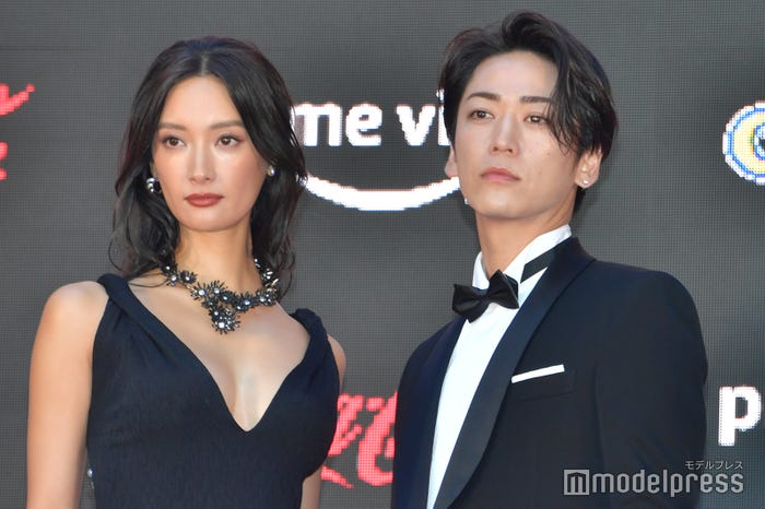 菜々緒、亀梨和也(C)モデルプレス