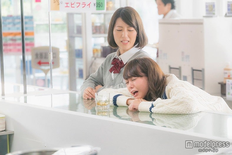 桐谷美玲がアゴをゆがめ、ガンを飛ばす！山崎賢人も絶賛の“全力変顔”解禁