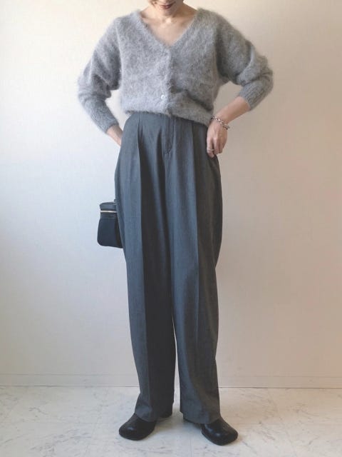 パンツ コーディネート 2023冬 レディース レディース コーディネート コーデ 着こなし トレンド おしゃれ お洒落 オシャレ 2023 パンツ パンツコーデ カーディガン グレー