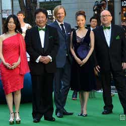 「シルク・ドゥ・ソレイユ3D 彼方からの物語」チーム(※写真左は経済産業大臣・枝野幸男氏)