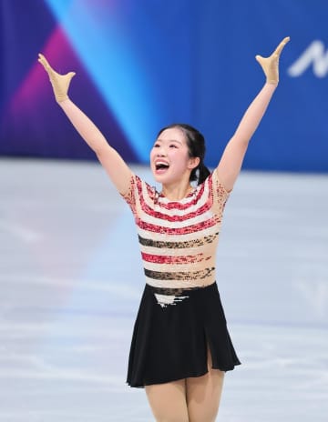 17歳、中井亜美の衝撃の首位発進 坂本花織は感嘆「日本の世代交代は安泰」海外主要メディアも驚き「日本の10代が米のブレードエンジェルスを圧倒」「驚くほど落ち着いた演技」
