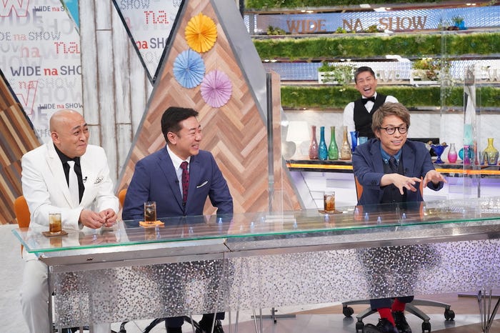 錦鯉(谷川雅紀、渡辺隆)、田村淳 (C)フジテレビ