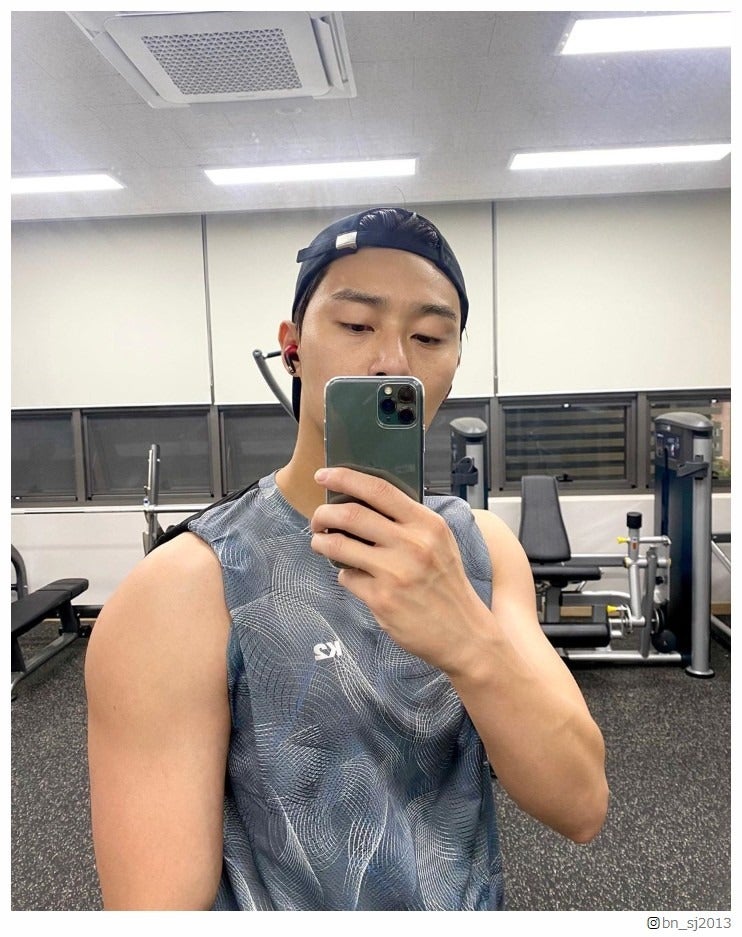 “梨泰院クラス”パク・ソジュン、鍛え上げた肉体にファン興奮「サッカー選手になりつつある」