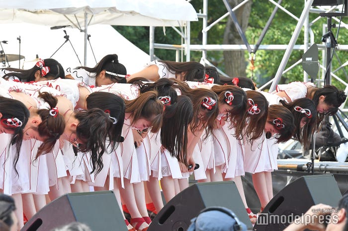 全員でお辞儀するNGT48 (C)モデルプレス