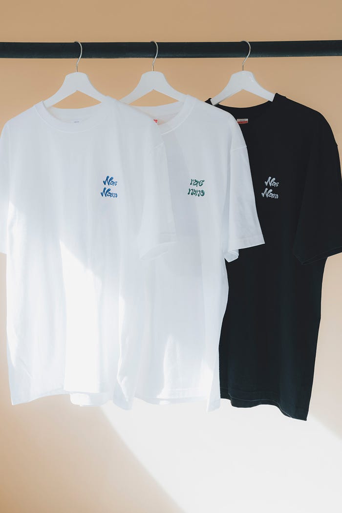 なえなのオフィシャルグッズ「おゆかいTシャツ」「幼少期Tシャツ」(提供写真)