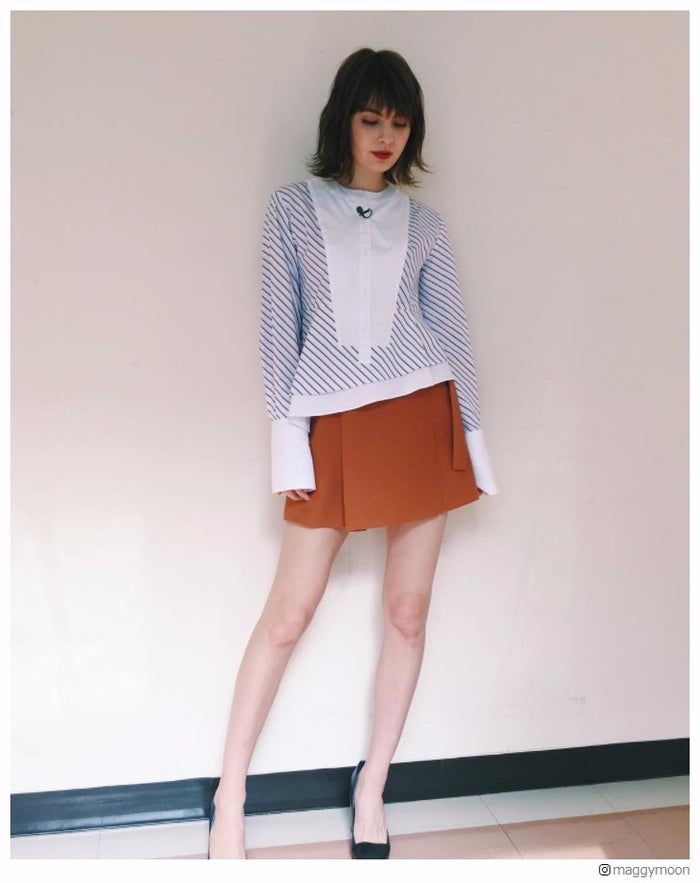 マギー ミニスカで生足披露 スレンダー美脚に とても綺麗 うっとり モデルプレス