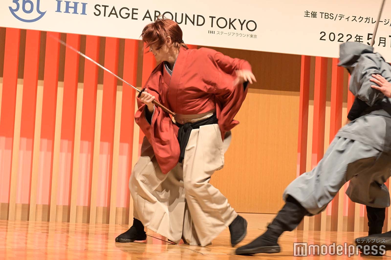 殺陣を披露する小池徹平（C）モデルプレス