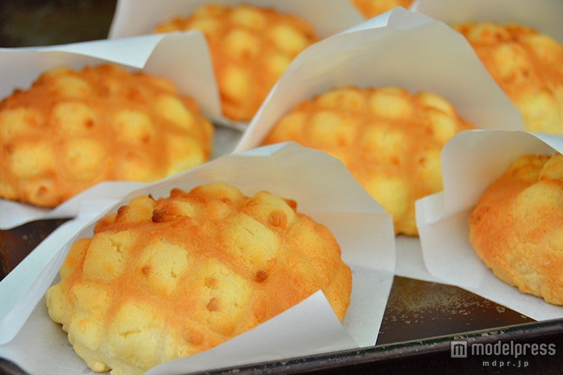 神戸元町ベーカリー焼きたてメロンパンPOPOのメロンパン￥250