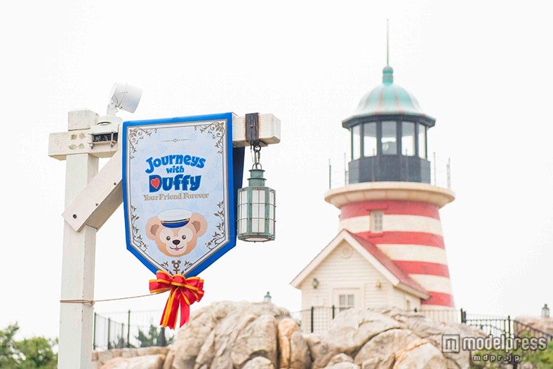 「ジャーニー・ウィズ・ダッフィー　Your Friend Forever」のデコレーション（C）Disney