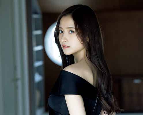 乃木坂46金川紗耶、黒ドレスで美背中披露 “自分に課しているルール”明かす