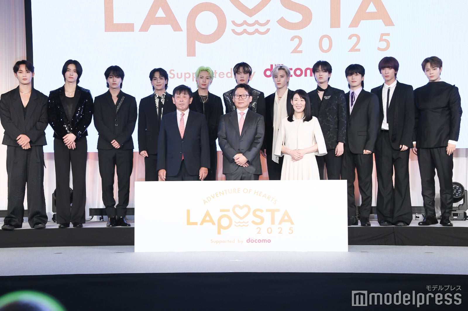 （上段）JO1（下段）北原義一氏、崔信化氏、櫻井稚子氏（C）モデルプレス