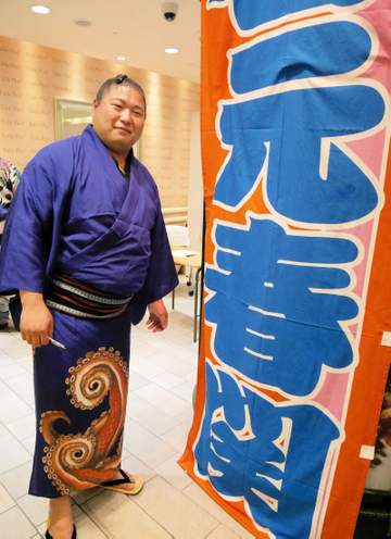若元春がもち吉交流イベント、感激の涙を流すファンにも笑顔、1人2～3分割り当てられる