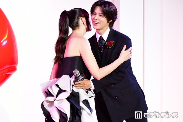アン・ハサウェイ、K(C)モデルプレス