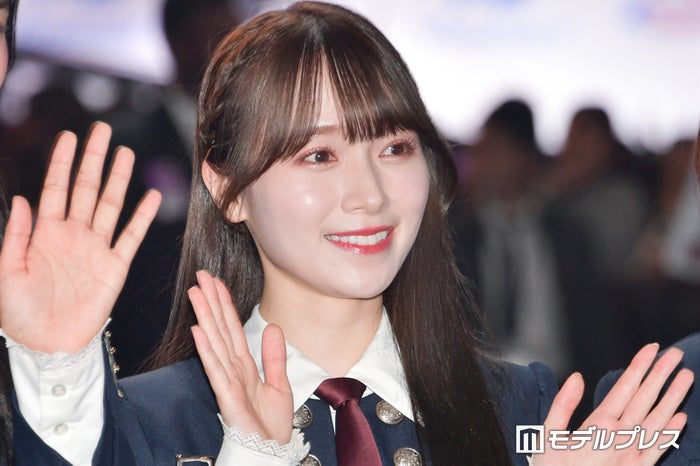 櫻坂46守屋麗奈、ミニスカートで美脚披露 ギャルコーデに「可愛すぎる」「似合う」の声