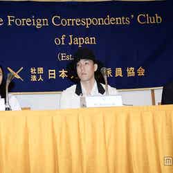 会見の様子(左から）杉咲花、野田洋次郎、松永大司監督