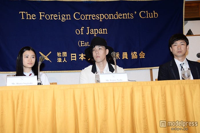 会見の様子(左から)杉咲花、野田洋次郎、松永大司監督