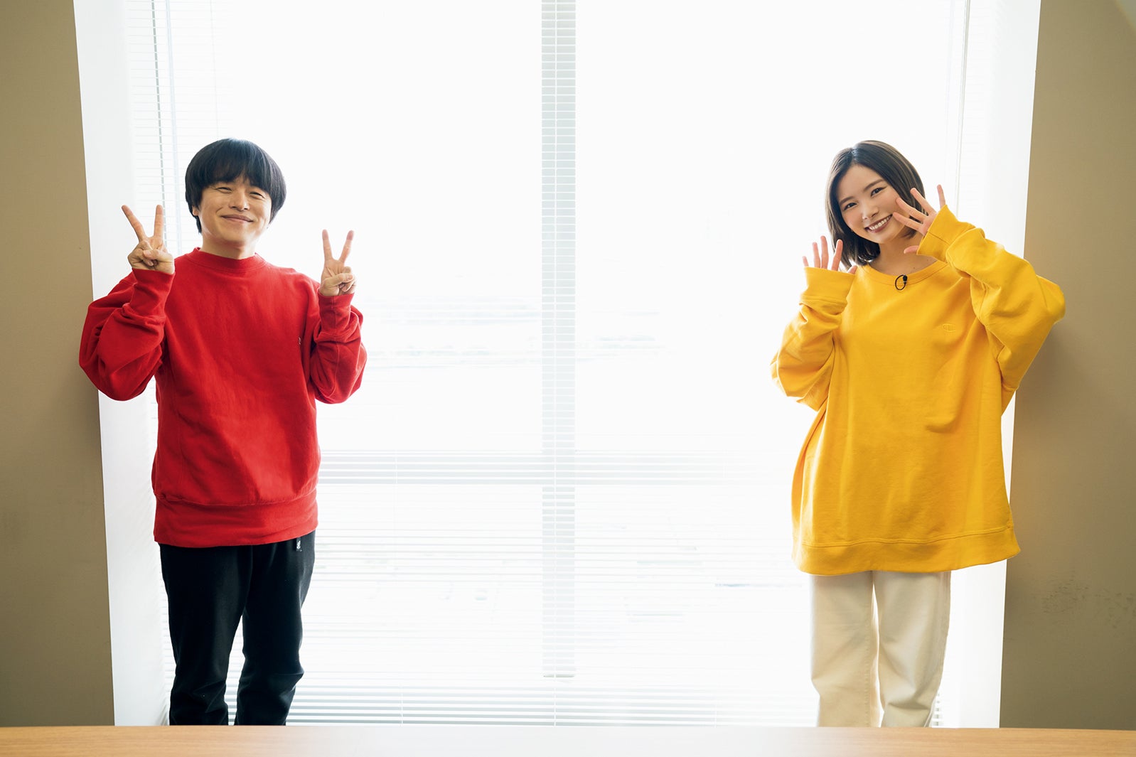 バカリズム、朝日奈央（C）光文社／週刊FLASH　写真◎野澤亘伸